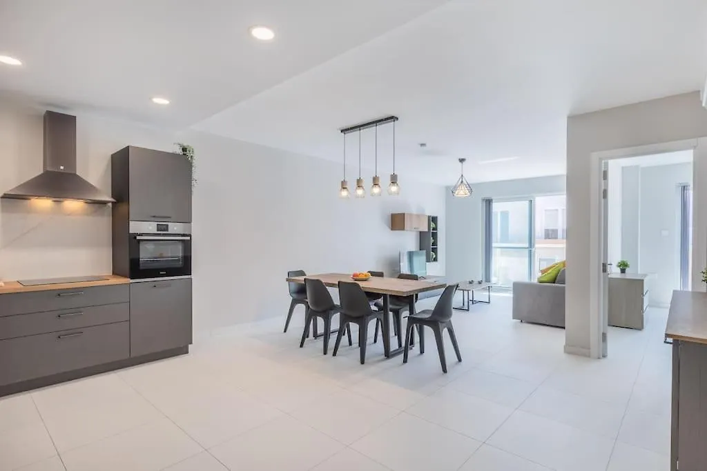 Apartment Exquisite Modern Luxury Apt In Central Malta - Walking Distance To The Restaurants & Night Life Is-Swieqi