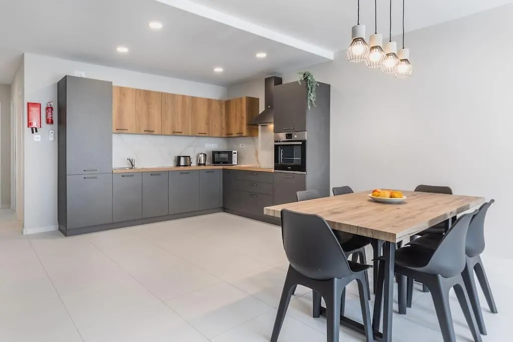 Exquisite Modern Luxury Apt In Central Malta - Walking Distance To The Restaurants & Night Life Is-Swieqi Apartment
