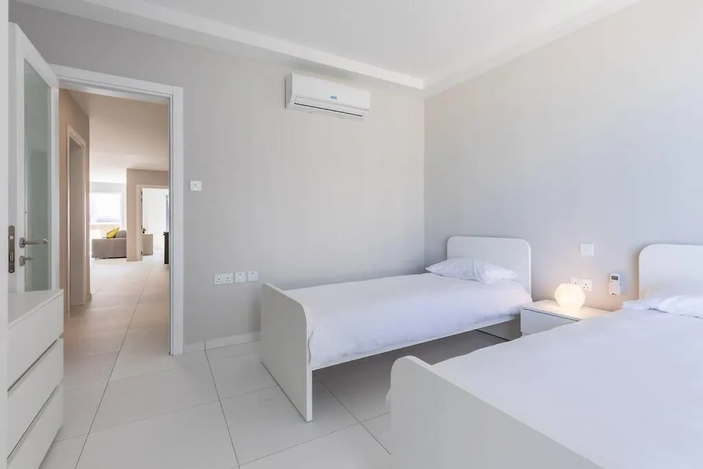 Exquisite Modern Luxury Apt In Central Malta - Walking Distance To The Restaurants & Night Life Is-Swieqi Apartment