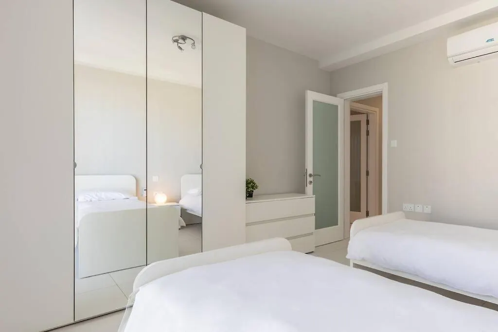 Exquisite Modern Luxury Apt In Central Malta - Walking Distance To The Restaurants & Night Life Is-Swieqi Malta